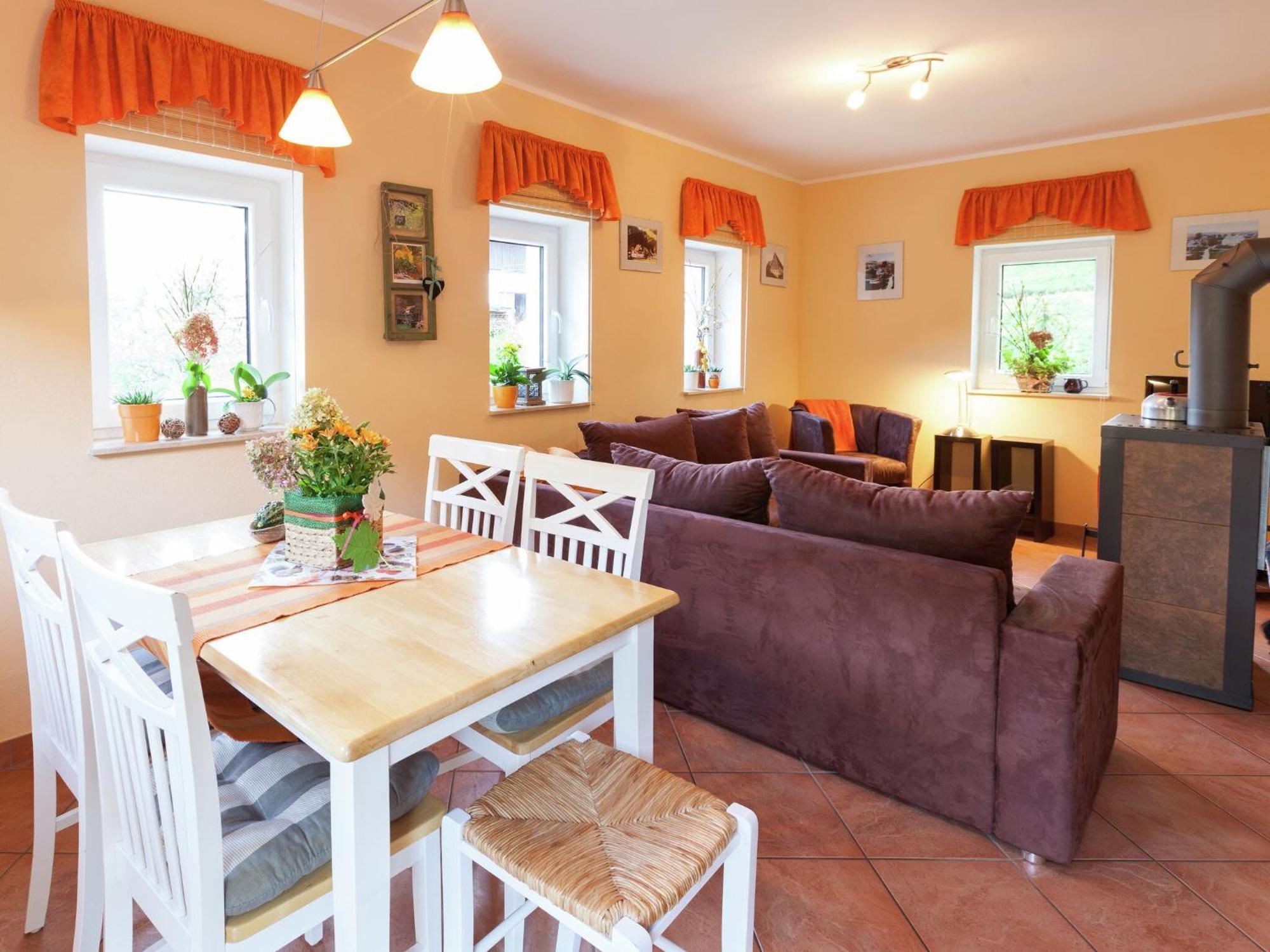 Charming Holiday Home In Hohnstein Ot Lohsdorf ภายนอก รูปภาพ